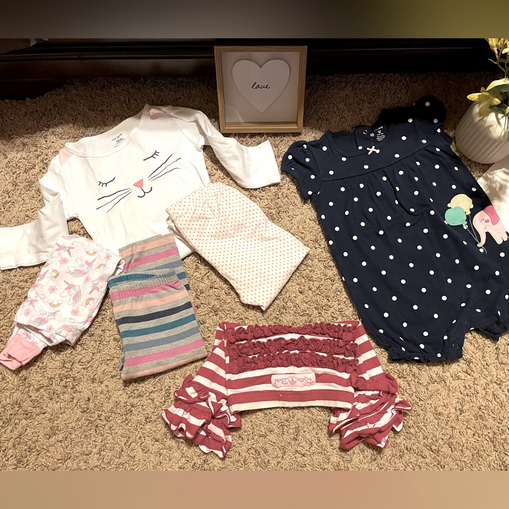 5 Piece BABY GIRL BUNDLE SIZE 18M Onesies, Pants, Leggings 4 outfits Gently used